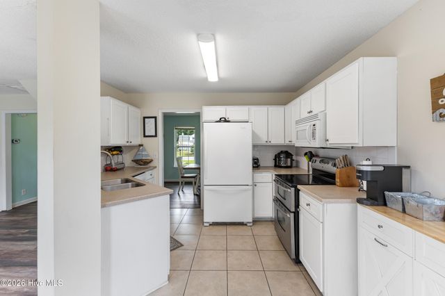 687 Windsor Drive SE, Belville, NC 28451