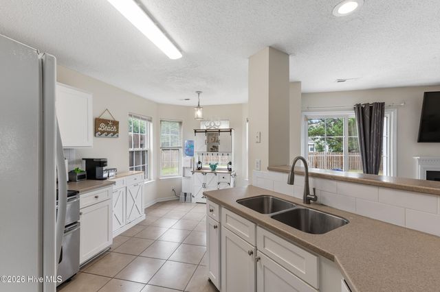 687 Windsor Drive SE, Belville, NC 28451