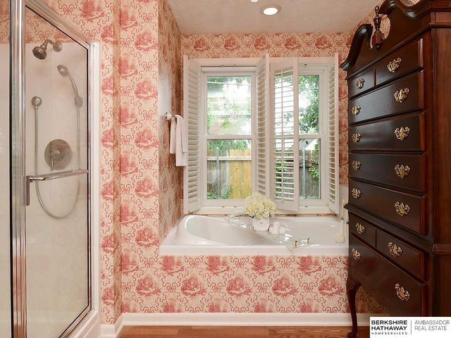 1016 S 52nd Street, Omaha, NE 68106