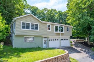 335 Elmira Trl, Hopatcong Boro, NJ 07843