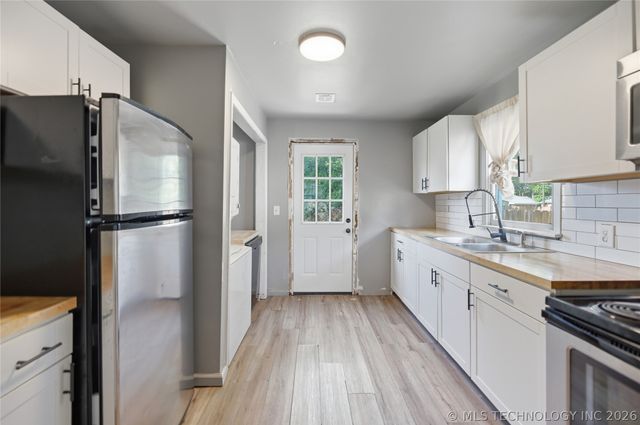 324 E Needles Avenue, Bixby, OK 74008