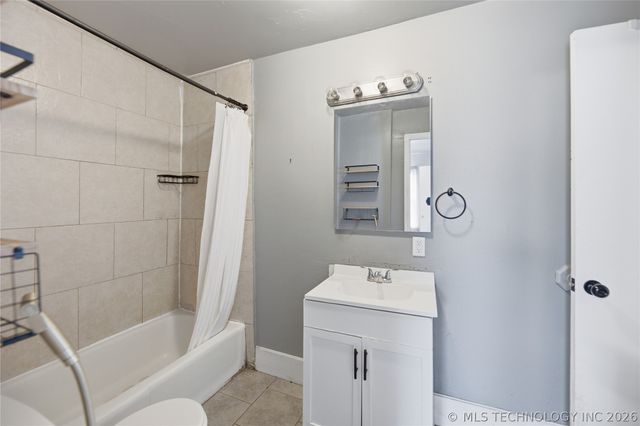 324 E Needles Avenue, Bixby, OK 74008