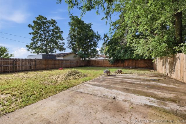 324 E Needles Avenue, Bixby, OK 74008