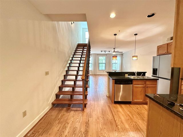 1602 Elgin Street 13, Houston, TX 77004