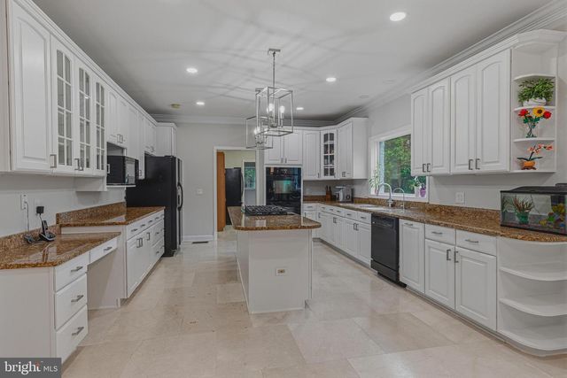 837 SENECA RD, Great Falls, VA 22066