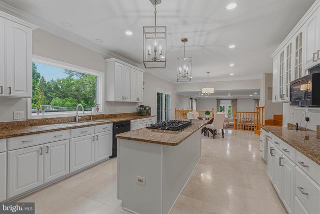 837 SENECA RD, Great Falls, VA 22066