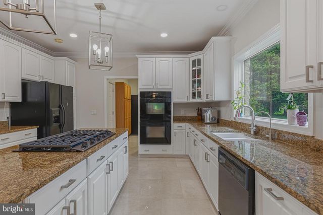 837 SENECA RD, Great Falls, VA 22066