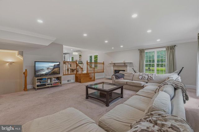 837 SENECA RD, Great Falls, VA 22066