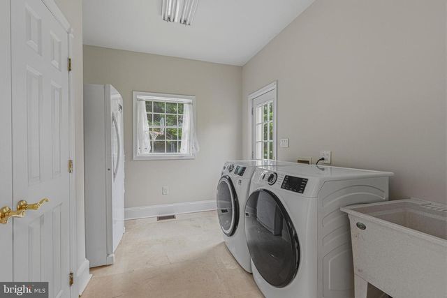 837 SENECA RD, Great Falls, VA 22066