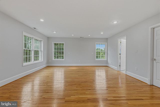837 SENECA RD, Great Falls, VA 22066