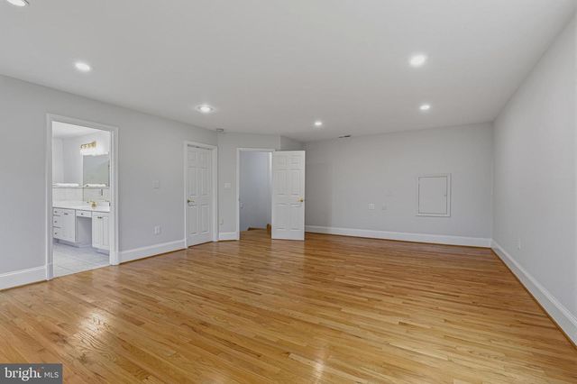837 SENECA RD, Great Falls, VA 22066