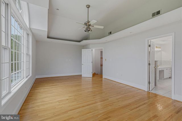 837 SENECA RD, Great Falls, VA 22066