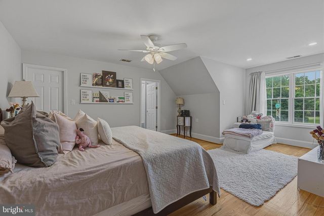 837 SENECA RD, Great Falls, VA 22066