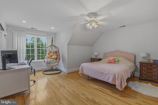 837 SENECA RD, Great Falls, VA 22066