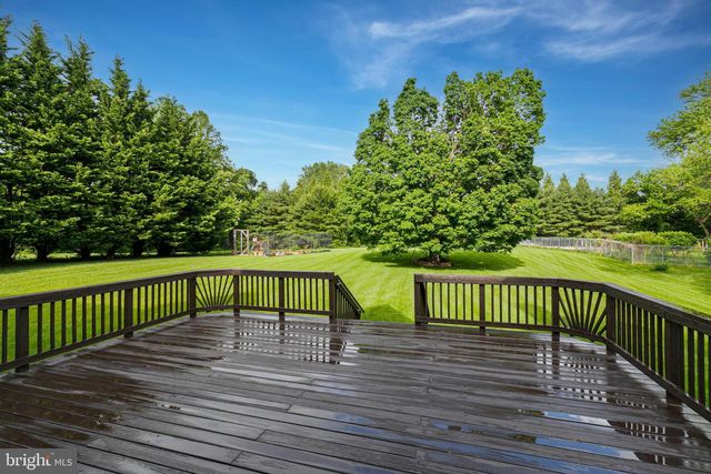 837 SENECA RD, Great Falls, VA 22066