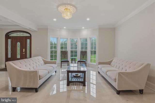 837 SENECA RD, Great Falls, VA 22066