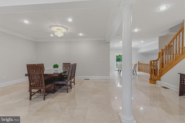 837 SENECA RD, Great Falls, VA 22066