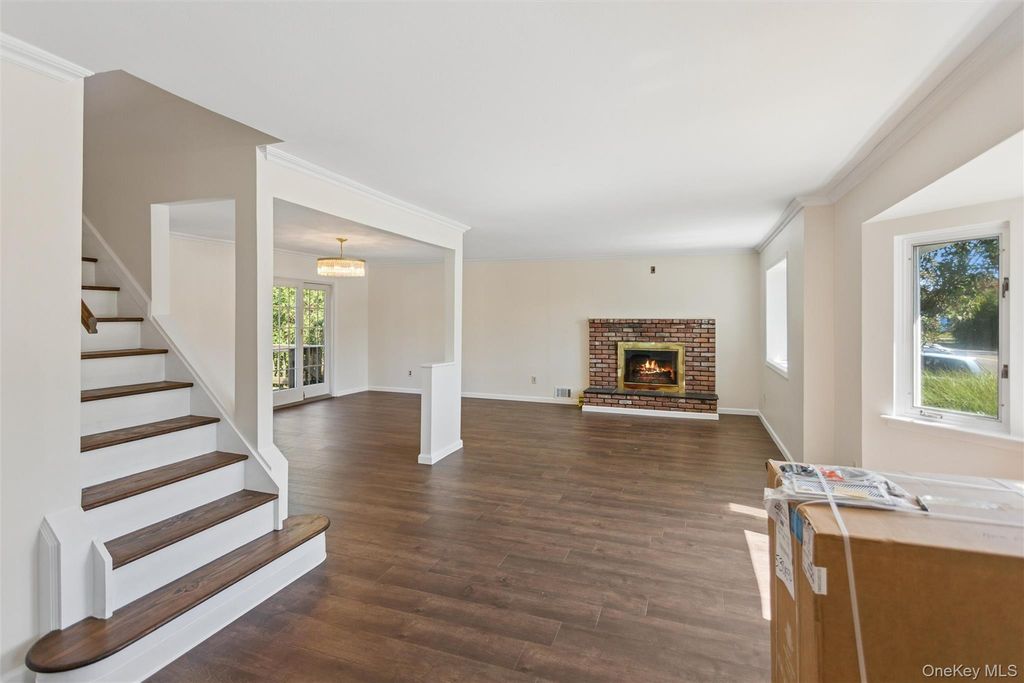 597 Old Country Road, Deer Park, NY 11729 — photo 4