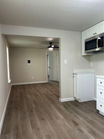 407 N Justin Avenue Unit D, Dallas, TX 75211