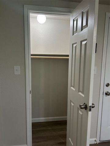 407 N Justin Avenue Unit D, Dallas, TX 75211