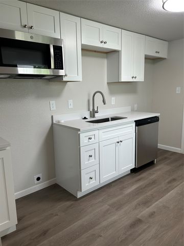 407 N Justin Avenue Unit D, Dallas, TX 75211