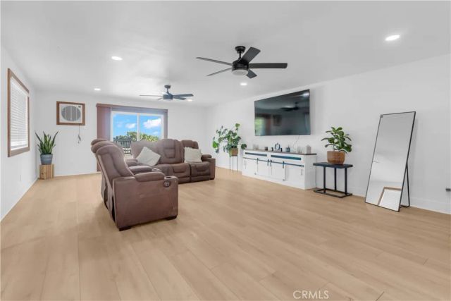 9888 Trinity, Oak Hills, CA 92344