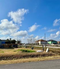 900 17th Street, San Leon, TX 77539