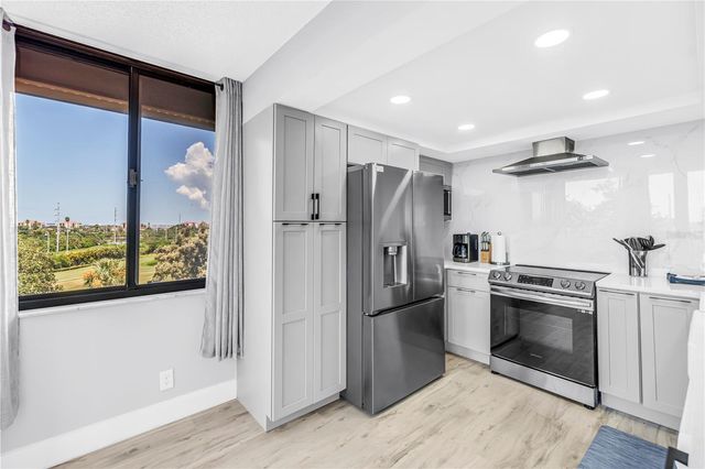 6269 PALMA DEL MAR BOULEVARD S 508, St Petersburg, FL 33715