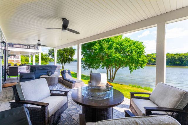 303 Leeward Way, Ottawa, IL 61350