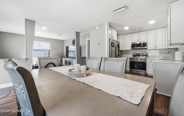 5534 FARGO Drive N, Jacksonville, FL 32207