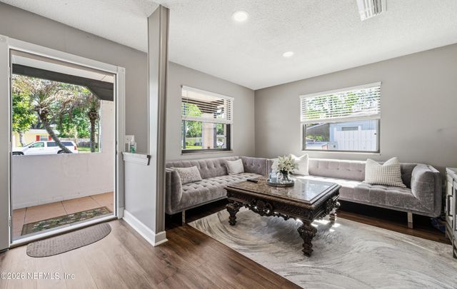 5534 FARGO Drive N, Jacksonville, FL 32207