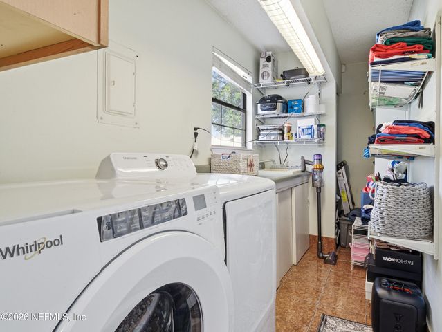 5534 FARGO Drive N, Jacksonville, FL 32207