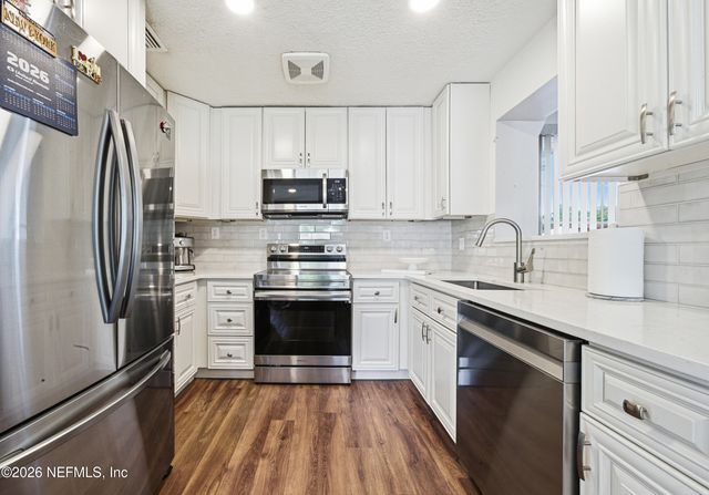 5534 FARGO Drive N, Jacksonville, FL 32207