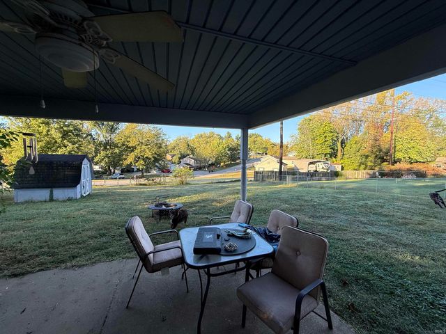 6886 Concord Drive, Newburgh, IN 47630