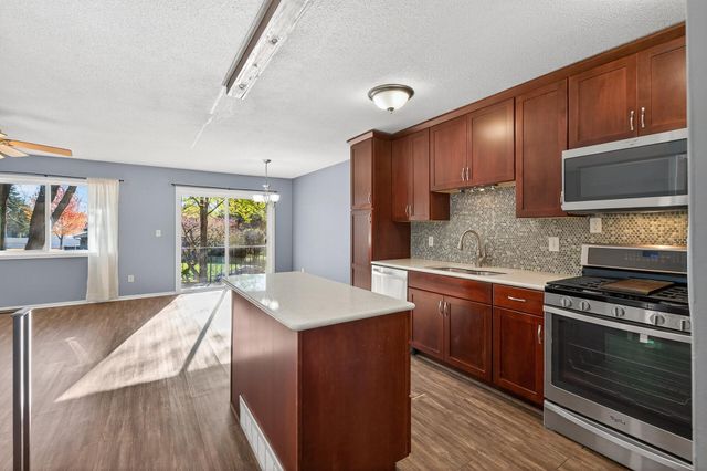 3622 Garden Boulevard N, Oakdale, MN 55128