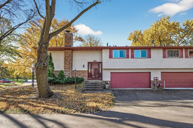 3622 Garden Boulevard N, Oakdale, MN 55128