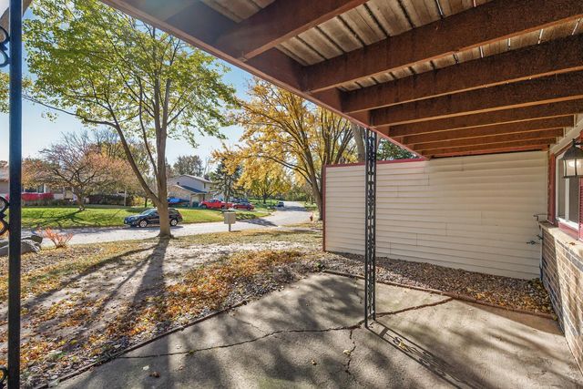 3622 Garden Boulevard N, Oakdale, MN 55128