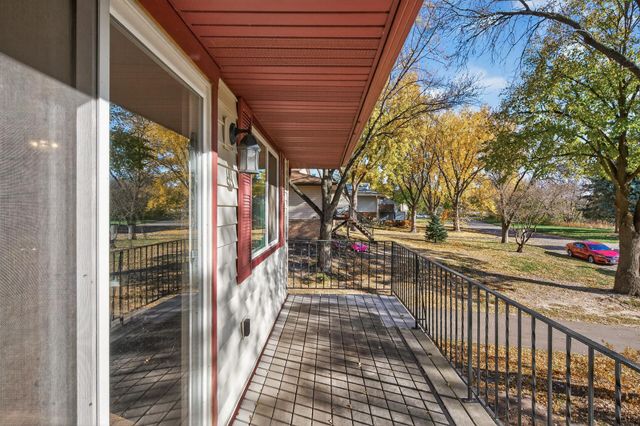 3622 Garden Boulevard N, Oakdale, MN 55128