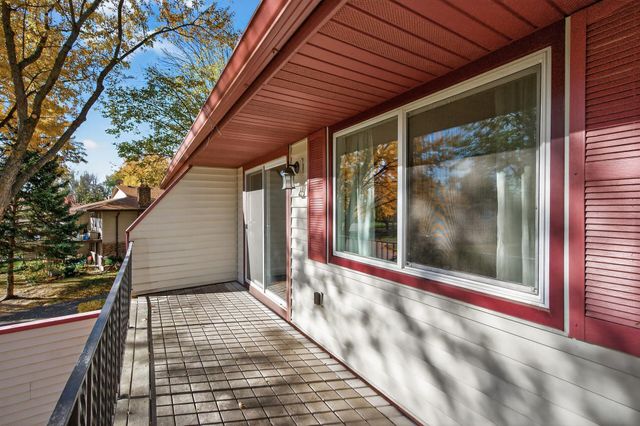 3622 Garden Boulevard N, Oakdale, MN 55128