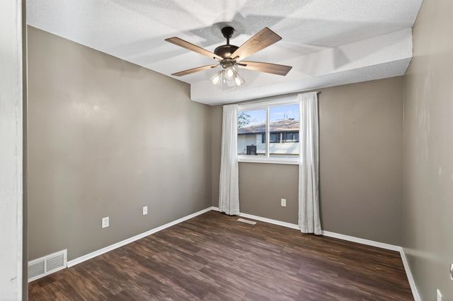 3622 Garden Boulevard N, Oakdale, MN 55128