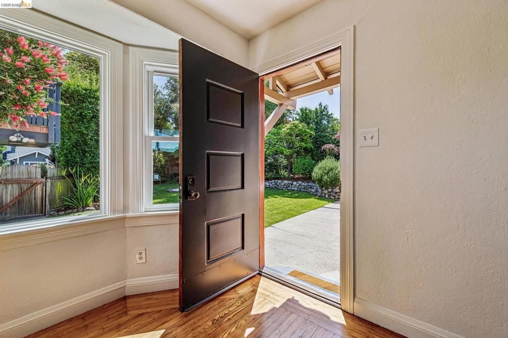 Image 14 of property listing at 5705 Panama Ave, Richmond, CA 94804