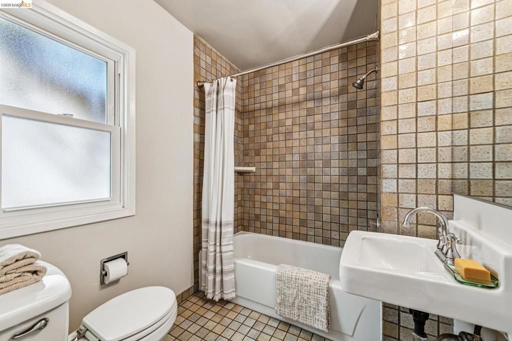 Image 36 of property listing at 5705 Panama Ave, Richmond, CA 94804