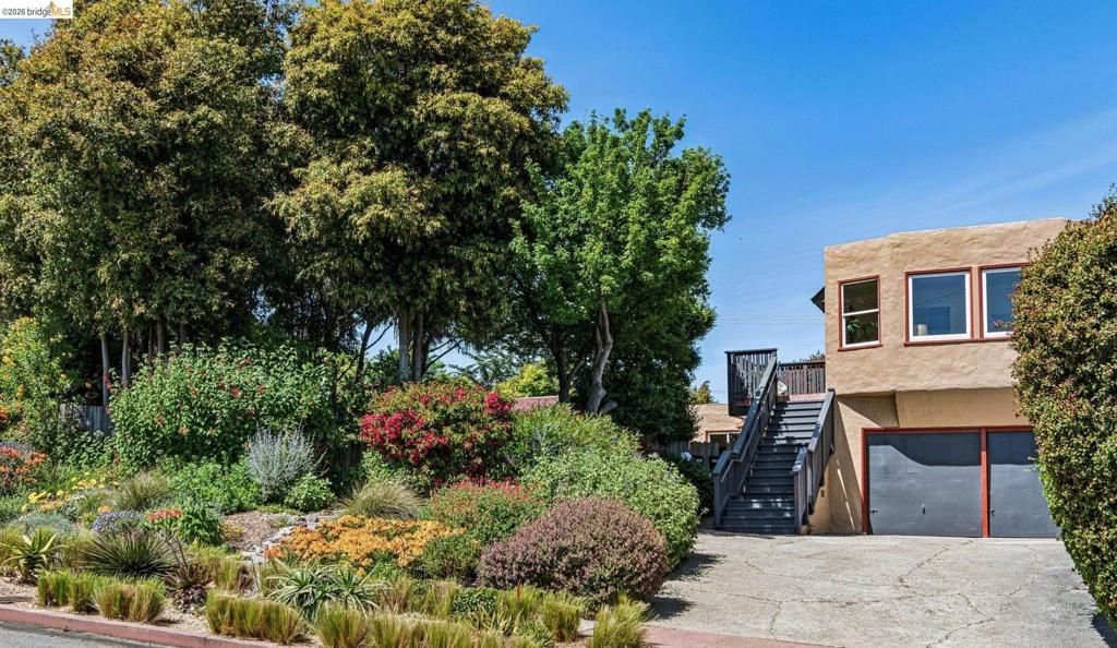 Image 5 of property listing at 5705 Panama Ave, Richmond, CA 94804