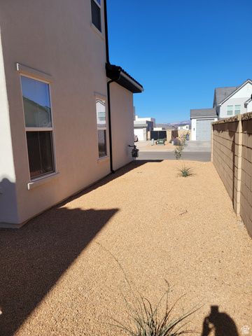 663 W GREEN MOUNTAIN DR, St. George, UT 84790