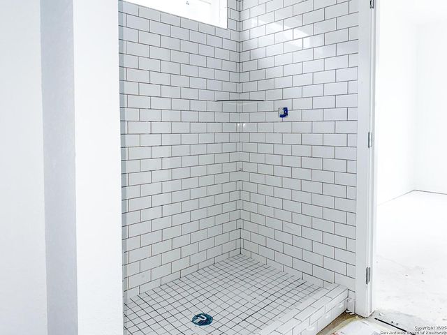 1417 Burrs Ferry Ct, Seguin, TX 78155