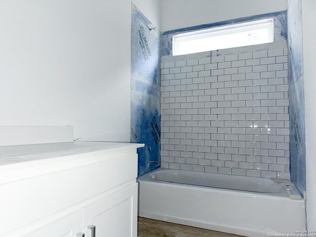 1417 Burrs Ferry Ct, Seguin, TX 78155