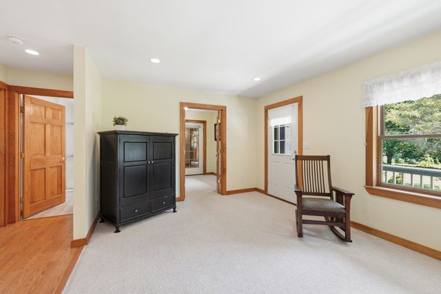 15 Thompson Rd, Hubbardston, MA 01452