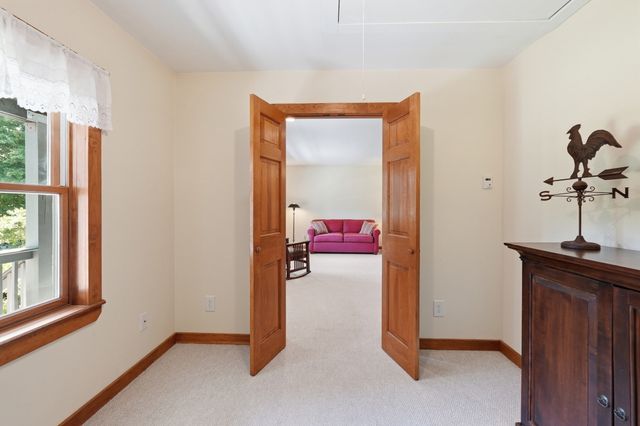 15 Thompson Rd, Hubbardston, MA 01452