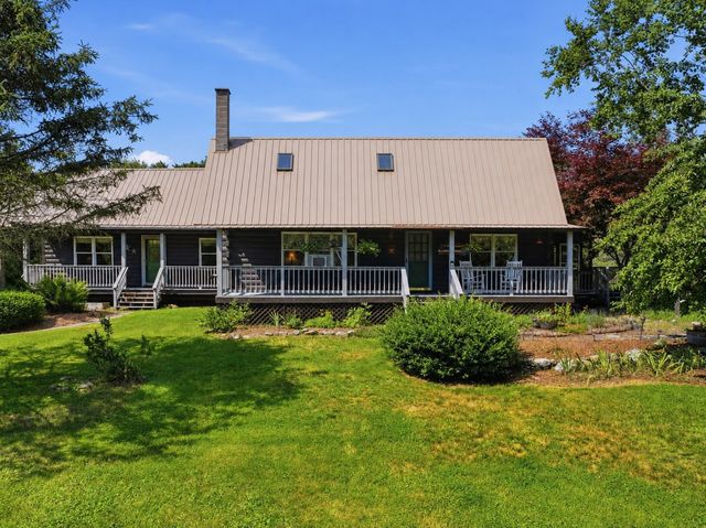 15 Thompson Rd, Hubbardston, MA 01452