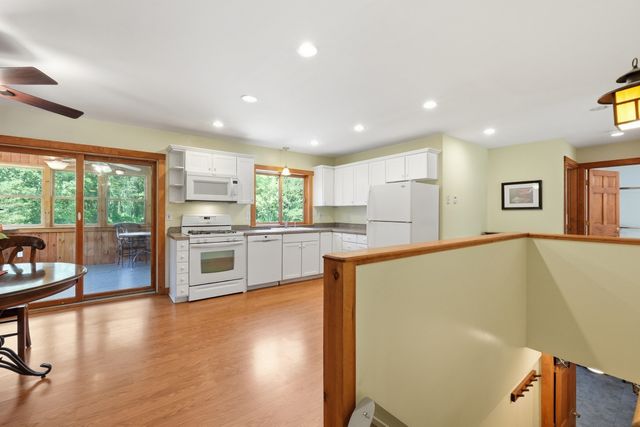 15 Thompson Rd, Hubbardston, MA 01452
